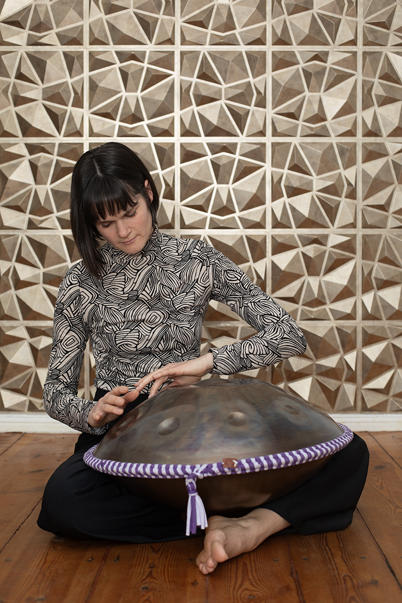 Melanie Bautz mit Handpan